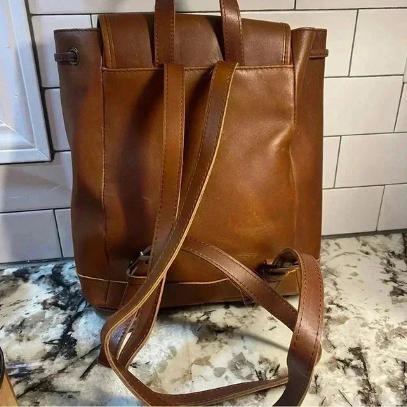 Vintage L. L. Bean Leather Cinched Snap Backpack - Picture 4 of 13